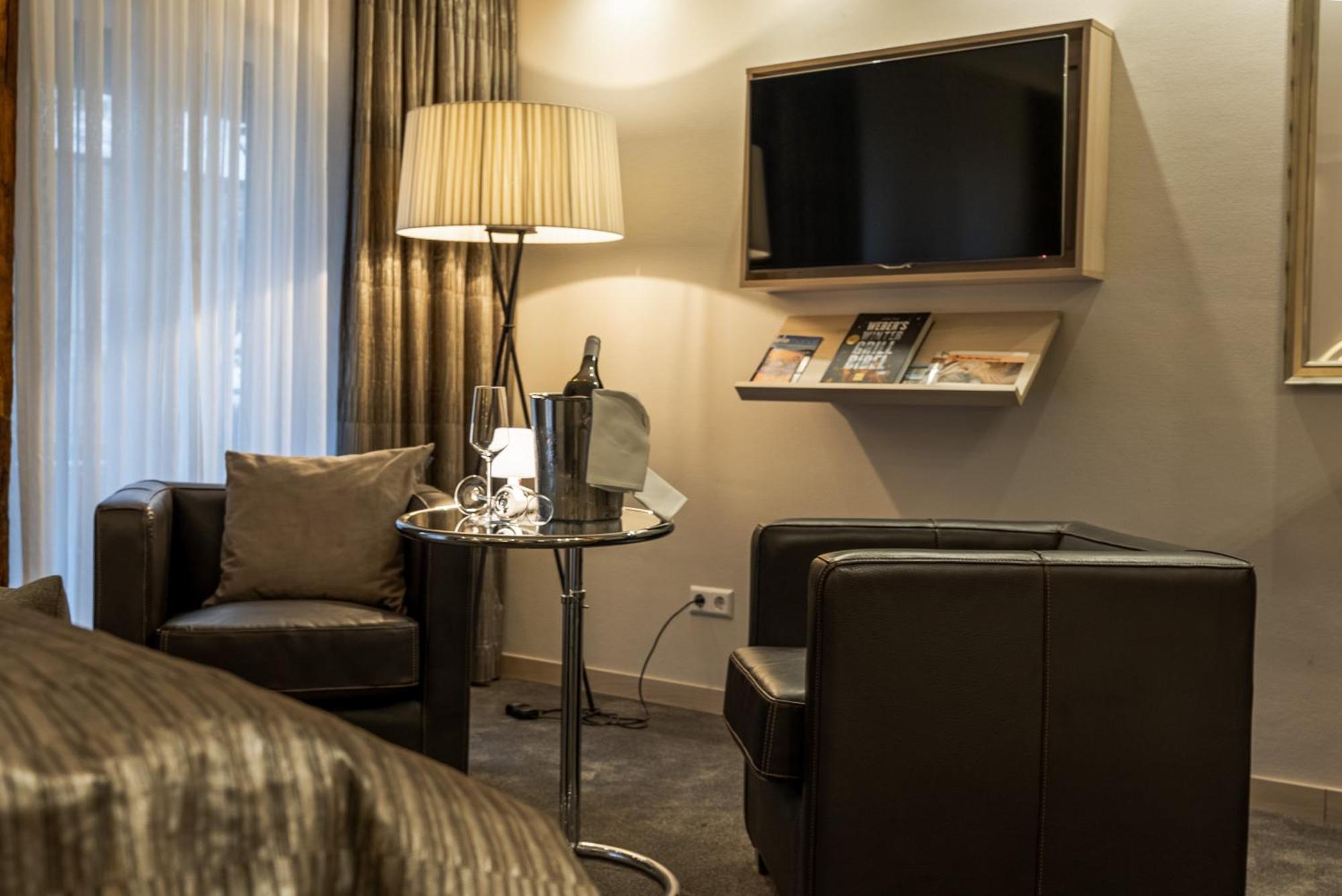 Hotel An Der Wasserburg Вольфсбург Экстерьер фото