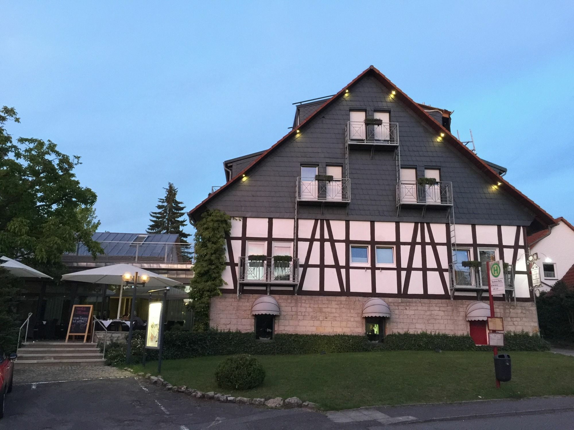 Hotel An Der Wasserburg Вольфсбург Экстерьер фото